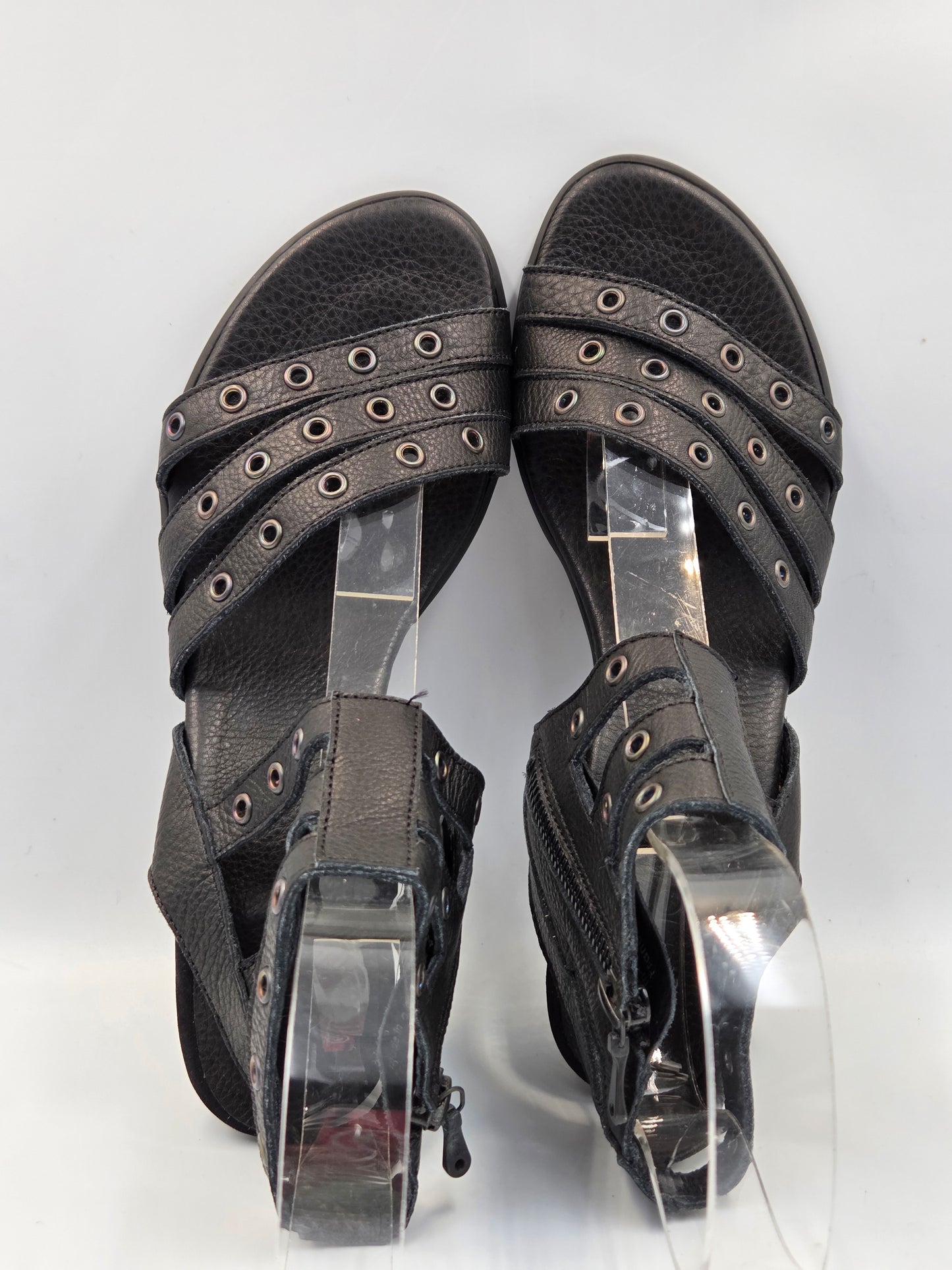 ARCHE SAMPLE - IZIANA BLACK LEATHER HEELED SANDAL