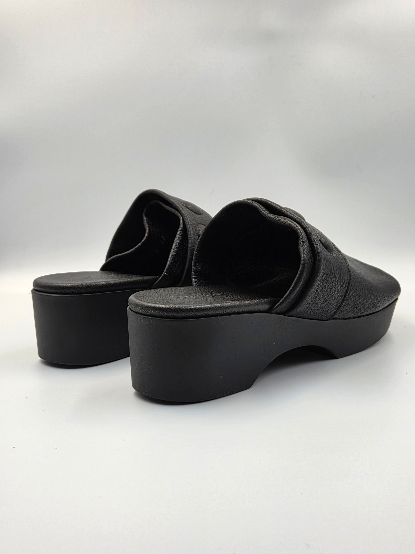 ARCHE SAMPLE - KIMBOW BLACK SLIDE