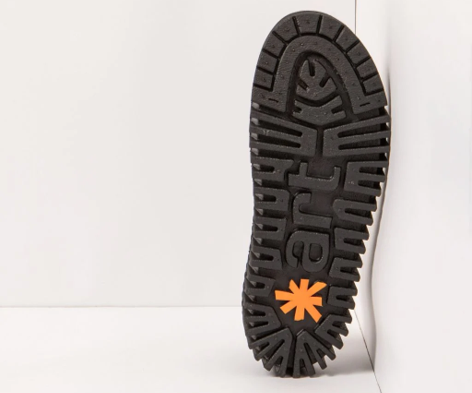BRIGHTON 1531 PATENT BLACK BOOTS