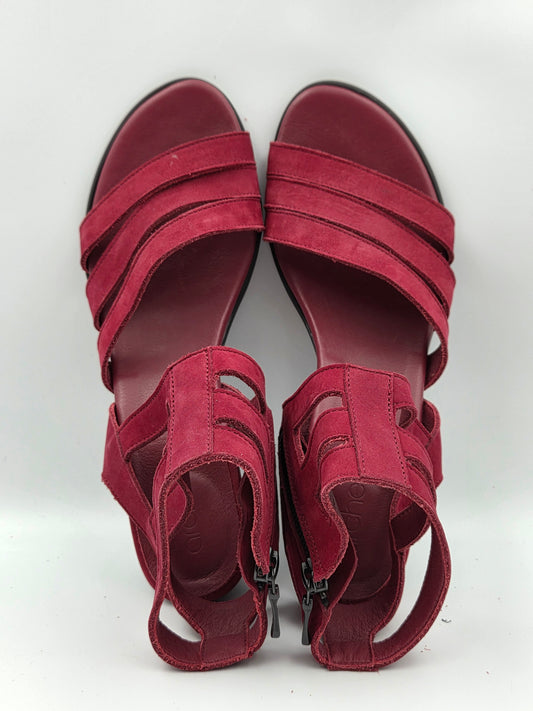ARCHE SAMPLE - IZIAIS BURGUNDY HEELED LEATHER SANDAL