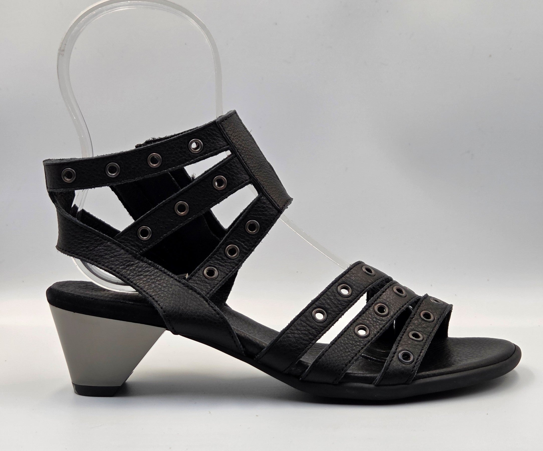 IZIANA BLACK LEATHER HEELED SANDAL