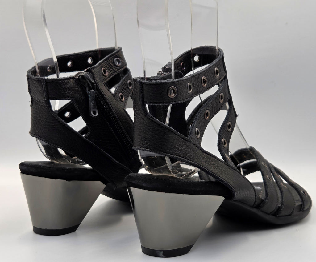 IZIANA BLACK LEATHER HEELED SANDAL