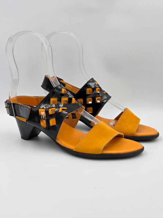 ARCHE SAMPLE - IZIBEL BLACK & YELLOW HEELED SANDAL