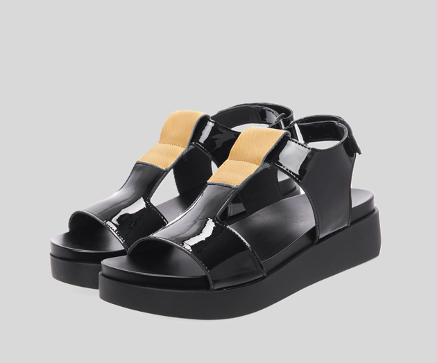 MYAHME BLACK & GOLD CHUNKY FLAT SANDAL