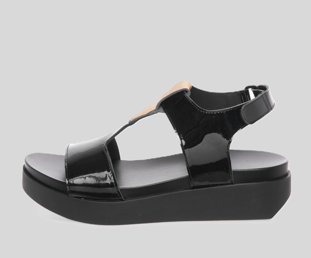 MYAHME BLACK & GOLD CHUNKY FLAT SANDAL