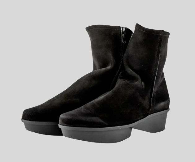 NAOWOO BLACK MID CALF BOOT