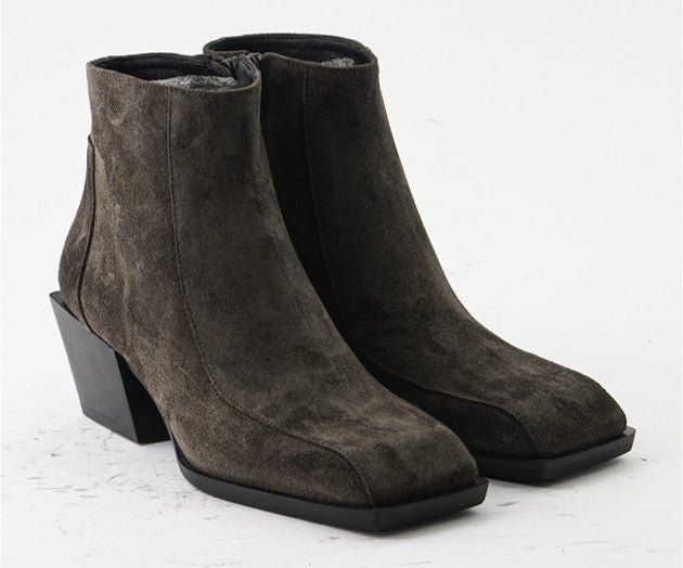 RAS SHOES SAMPLE - POPULAR 8331 BROWN SUEDE BOOTS