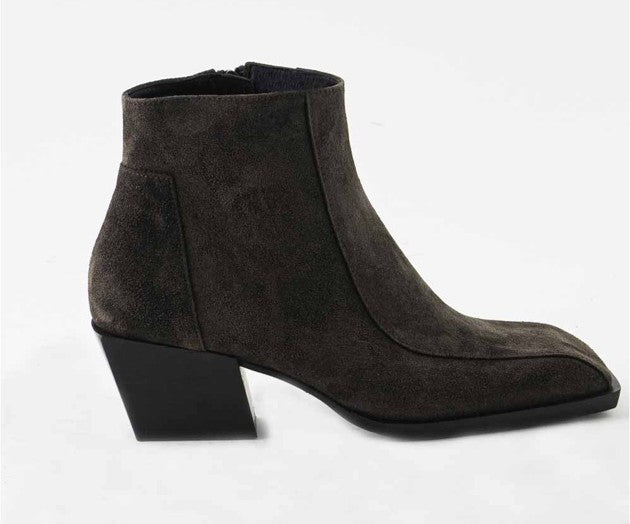 RAS SHOES SAMPLE - POPULAR 8331 BROWN SUEDE BOOTS