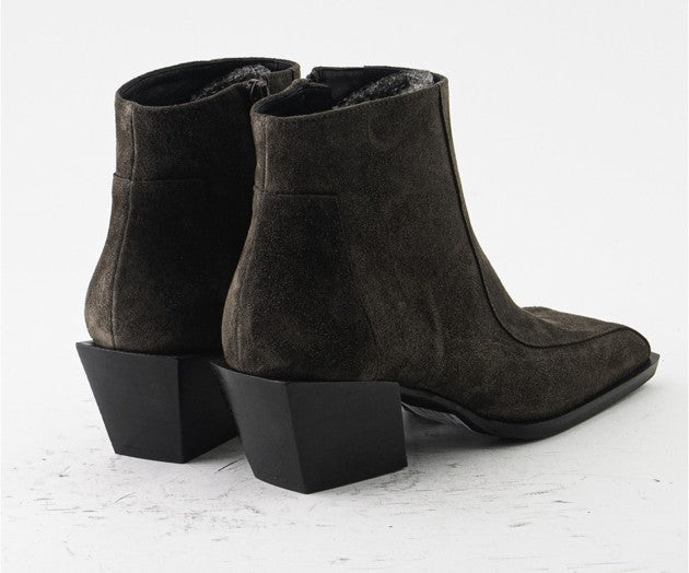 RAS SHOES SAMPLE - POPULAR 8331 BROWN SUEDE BOOTS