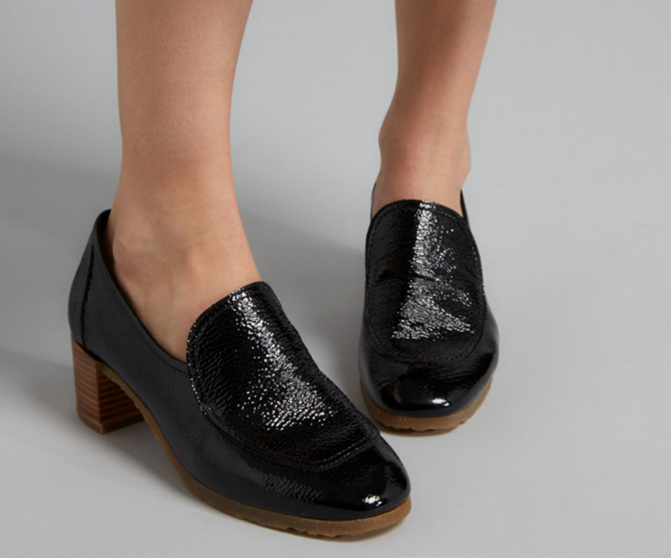 SOUAKO BLACK PATENT HEELED LOAFER