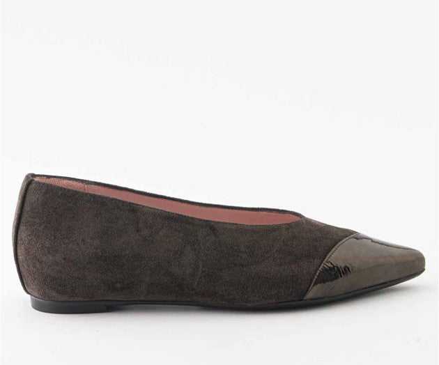 RAS SHOES SAMPLE - SYMBOL 8207 BROWN SUEDE/ PATENT BALLERINA
