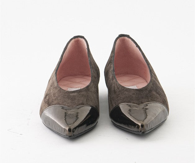 RAS SHOES SAMPLE - SYMBOL 8207 BROWN SUEDE/ PATENT BALLERINA